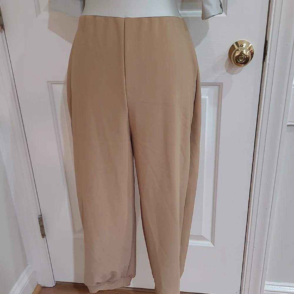 Awish Come True Two-Tone Women’s Jumpsuit in Light Gray and Tan - Picture 3 of 11